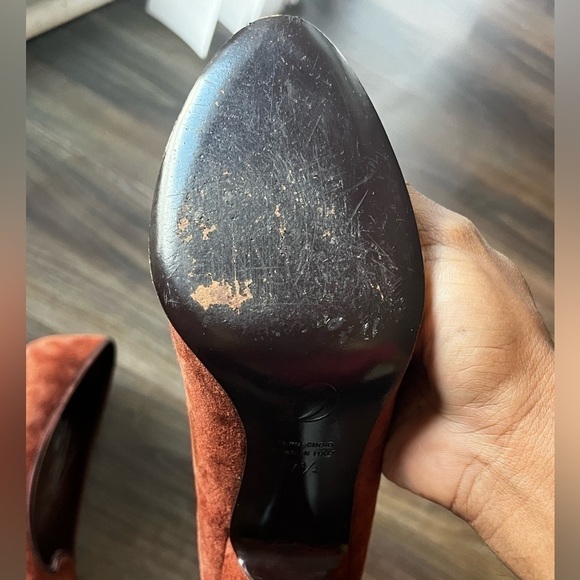 Delman Womans Cognac Suede 4"
Stiletto Heels Metallic Trim 10 - Picture 5 of 9